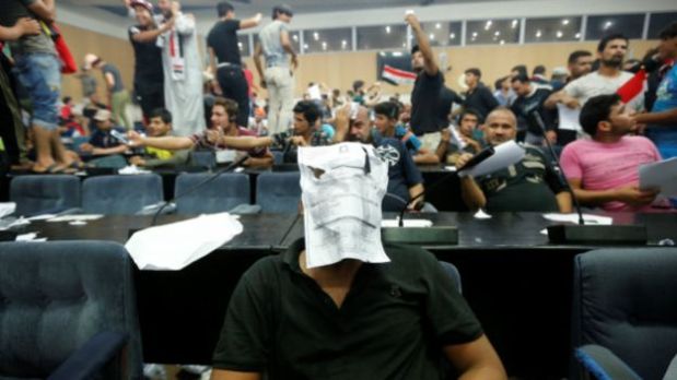 Protesta en el parlamento de Iraq. (Foto: Reuters)
