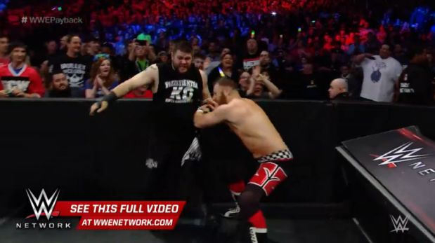 Owens vs. Zayn: la pelea que se robó el show en WWE Payback