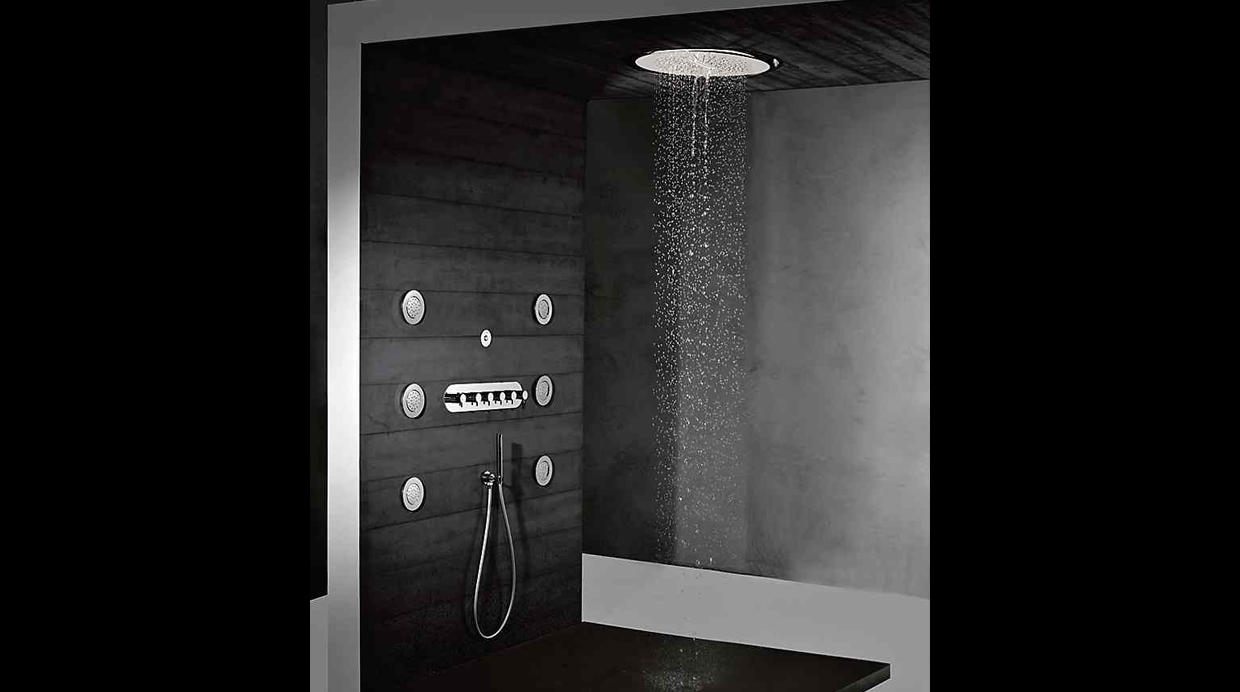 La ducha con paredes de concreto se amarran al estilo industrial. (Foto: FCI London)