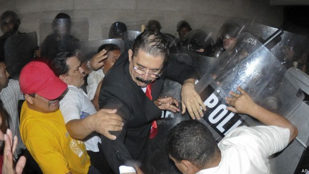 La Corte Suprema de Honduras ordenó la captura de Manuel Zelaya el 26 de junio del 2006. (Foto: AP)