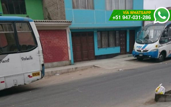 Buses de HRE son estacionados en calles de Chorrillos (Foto: WhatsApp El Comercio)