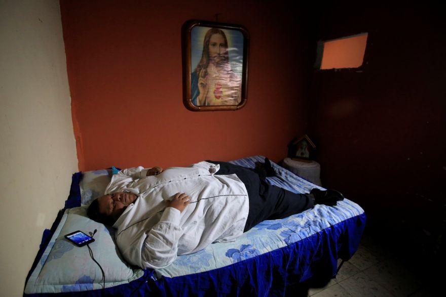 Oscar Vasquez Morales, 44, considered the most obese man in the country at about 400 kg, waits before being transferred to a clinic to get a gastric balloon implanted in Palmira near Cali, Colombia May 16, 2016. REUTERS/Jaime Saldarriaga