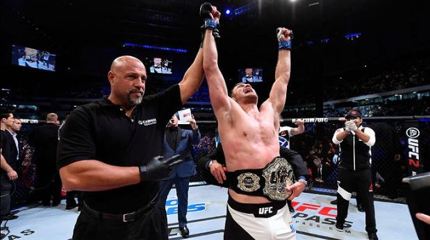 UFC: Miocic dio el golpe y quitó el cinturón a Werdum [CRÓNICA]