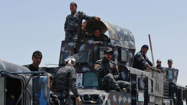 Miles de soldados de Iraq avanzan hacia Faluya para combatir contra el Estado Islámico. (AFP).
