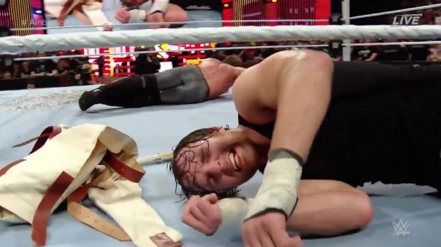 WWE Extreme Rules: Dean Ambrose salió riendo del manicomio