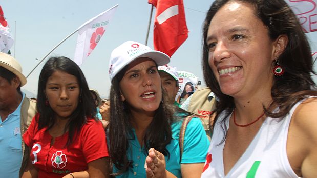 Verónika Mendoza junto a las congresistas electas Indira Huilca y Marisa Glave, duran la campaña de la primera vuelta. (Foto: El Comercio)