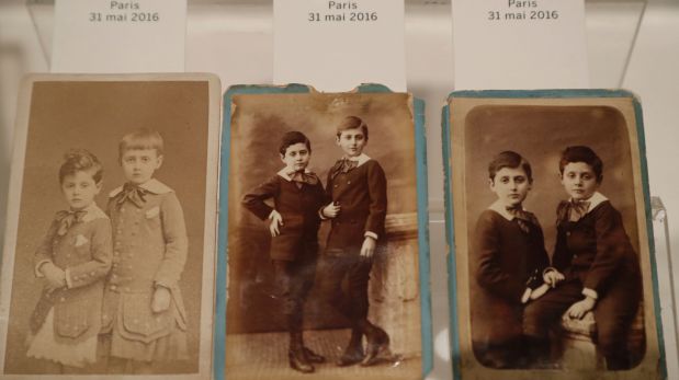 A picture shows photographs of Marcel Proust and his brother Robert, circa 1882, during the presentation of personal archives of French writer Marcel Proust, ahead of an auction at Sotheby's in Paris, on May 30, 2016.  / AFP / FRANCOIS GUILLOT