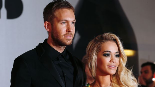 British DJ Calvin Harris (L) and British singer-songwriter Rita Ora (R) pose on the red carpet arriving at the BRIT Awards 2014 in London on February 19, 2014. AFP PHOTO / ANDREW COWIE