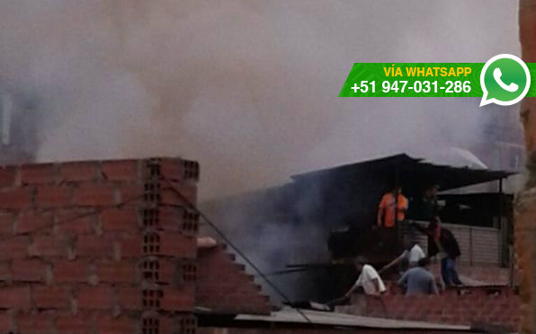 Inmueble de tres pisos fue afectado por incendio (Foto: WhatsApp El Comercio)