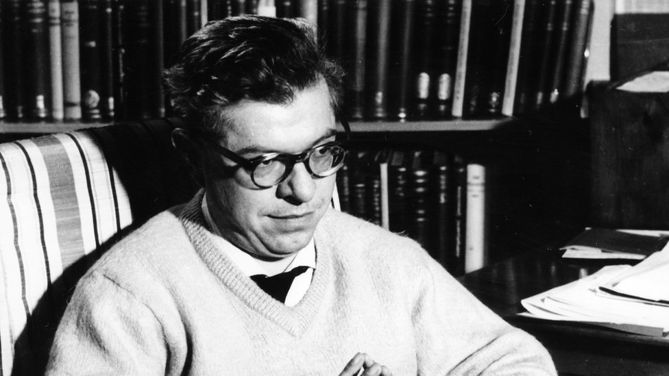 A pesar de ser grandes amigos, Fred Hoyle fue uno de los grandes opositores de las teorías de Lemaitre.  (BBC)