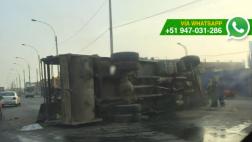 San Martín de Porres: camión se volcó en Av. Canta Callao