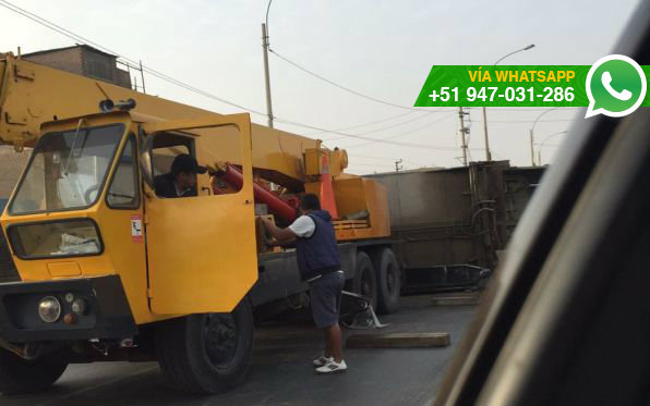 Conductor de vehículo pesado sufrió accidente en San Martín de Porres (Foto: WhatsApp El Comercio)