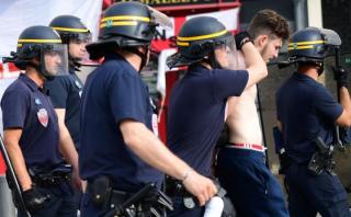 Hinchas ingleses y franceses causan disturbios en Marsella