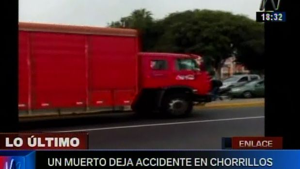 Accidente ocurrió en el cruce de las avenidas José Olaya y Alejandro Iglesias, en Chorrillos. (Captura de Canal N)