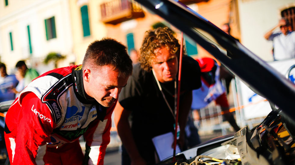 A pesar del abandono en el Rally Italia, Nicolás Fuchs sigue segundo en la tabla general del WRC 2. (fotos: Prensa Fuchs)