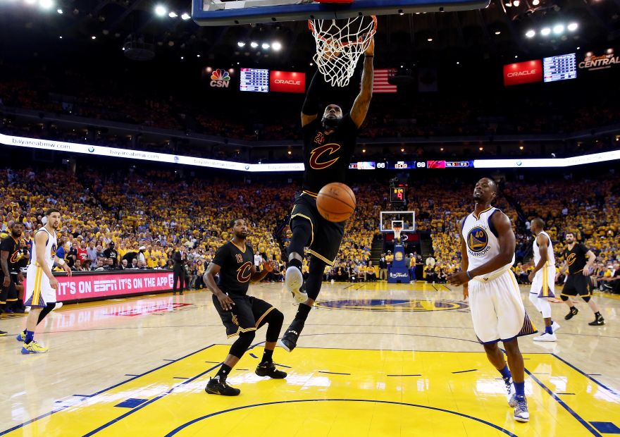 Jun 13, 2016; Oakland, CA, USA; Golden State Warriors guard Shaun Livingston (34) dunks the ball against Cleveland Cavaliers forward Richard Jefferson (24)  in game five of the NBA Finals at Oracle Arena. Mandatory Credit: Marcio Jose Sanchez-Pool Photo via USA TODAY Sports