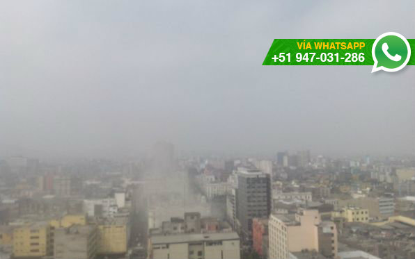 Incendio en inmueble del Centro de Lima (Foto: WhatsApp El Comercio)
