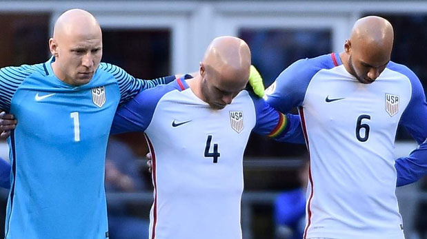 La selección de Estados Unidos recordó a las víctimas de Orlando en su partido por la Copa América 2016. (AFP)