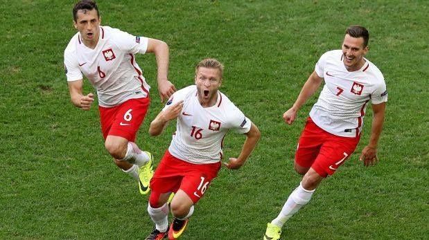Polonia derrotó 1-0 y culminó segundo en el Grupo C de la Euro
