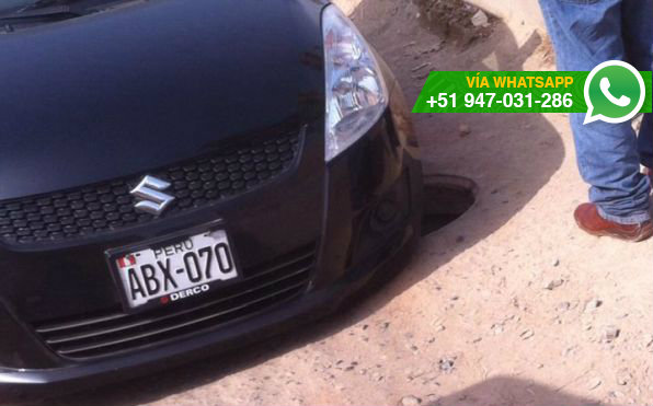 Peligroso hueco en pista de Puente Piedra (Foto: WhatsApp El Comercio)