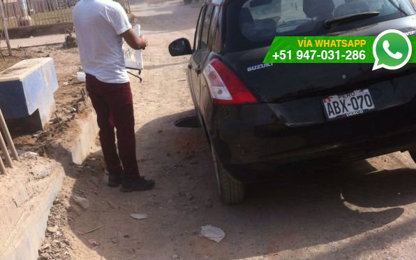 Peligroso hueco en pista de Puente Piedra (Foto: WhatsApp El Comercio)