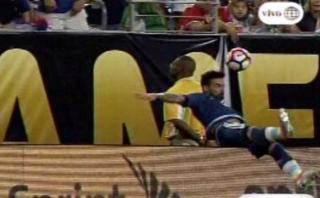 Lavezzi sufrió accidente en pleno partido y preocupó a todos