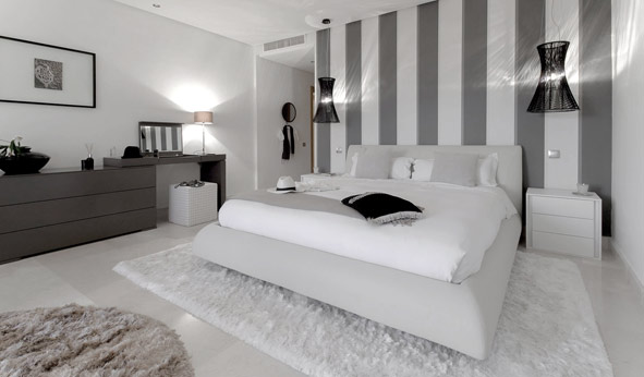Cómo decorar un dormitorio en blanco y negro con maestría | Foto