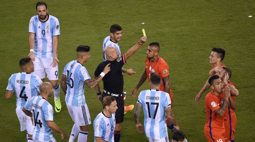 Chile vs. Argentina: final intensa con expulsados 