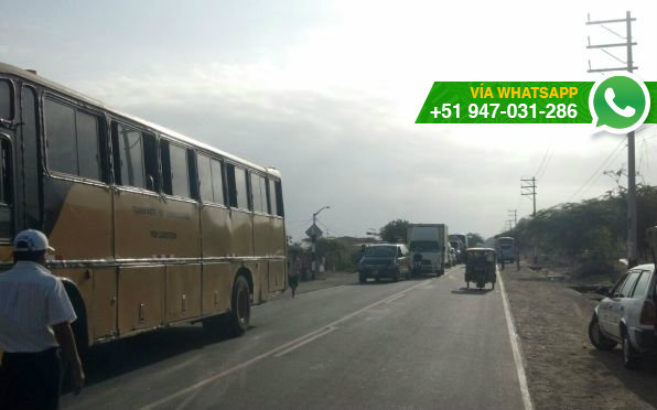 Tumbes: bloquearon la Panamericana Norte en demanda de obras de desagüe (Foto: WhatsApp El Comercio)