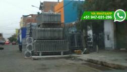 Callao: negocio almacena estructuras metálicas en vía pública