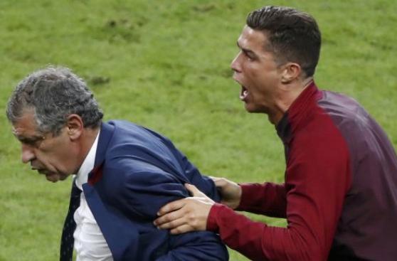 Cristiano Ronaldo y su desesperación en la banca de suplentes