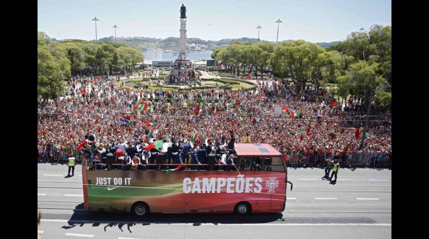 Portugal recibe a Cristiano Ronaldo y a los suyos como héroes