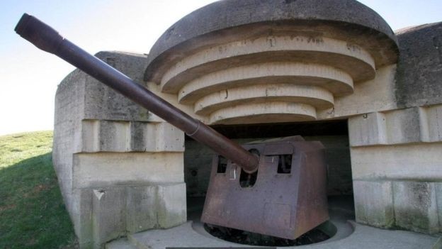 La defensa alemana en Normandía incluía búnkeres y puntos reforzados.