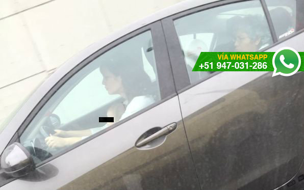 Conductor de otro vehículo intentó advertir a la mujer sobre el riesgo de llevar así a un menor (Foto: WhatsApp El Comercio)