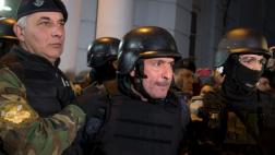 Ex funcionario que cayó con mlls baila y canta desnudo en penal