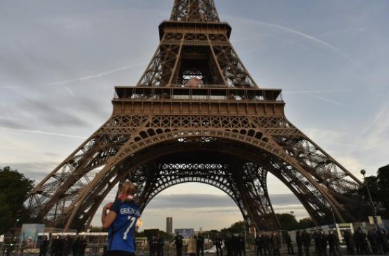 Niza: Torre Eiffel lucirá los colores de la bandera de Francia