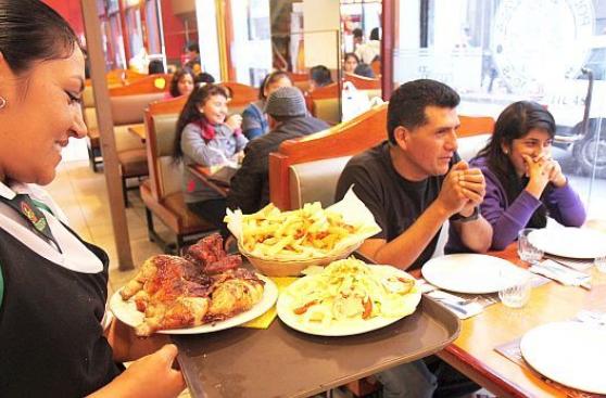 ¿Cuántos pollos a la brasa consumen al año los hogares limeños?