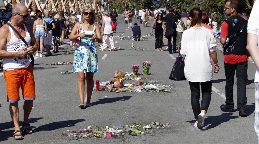 Niza: Una marea humana recuerda a las 84 víctimas del terror
