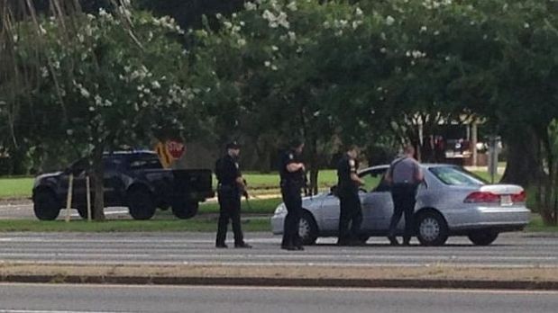 Según las autoridades locales, los policías fueron atraídos al lugar del ataque en el estilo de una emboscada. (Foto: AP)