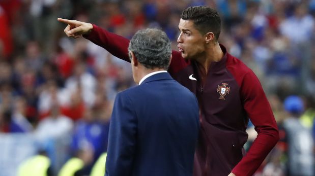 Fernando Santos defendió a Ronaldo, criticado por estas imágenes. (Foto: AFP)