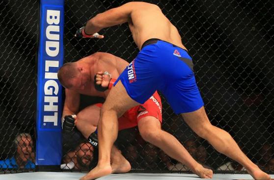UFC: Tyron Woodley noqueó a Robbie Lawler y es nuevo campeón