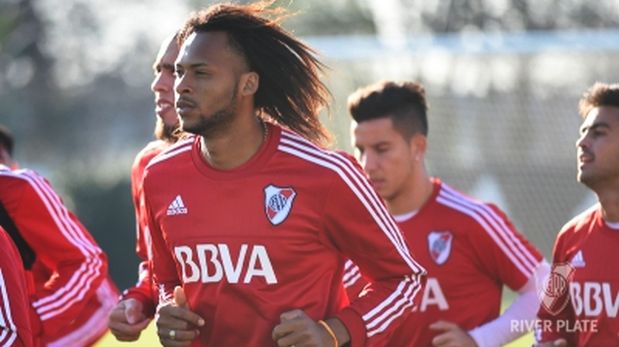 River Plate: ecuatoriano Arturo Mina ya entrena como refuerzo