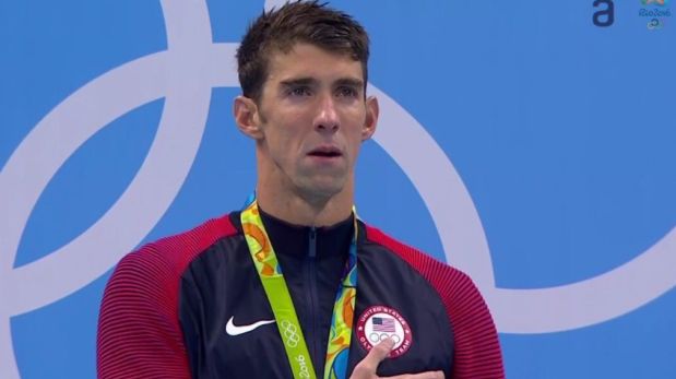 Michael Phelps se emocionó hasta las lágrimas en premiación