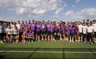 Cristiano Ronaldo compartió trofeo con plantel del Real Madrid