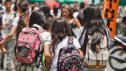 Colombia: Colegio accede a que menor transexual asista en falda