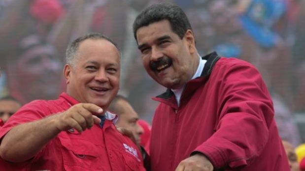 Maduro también ha sacado a la calle a miles de sus partidarios. (Foto: Reuters)