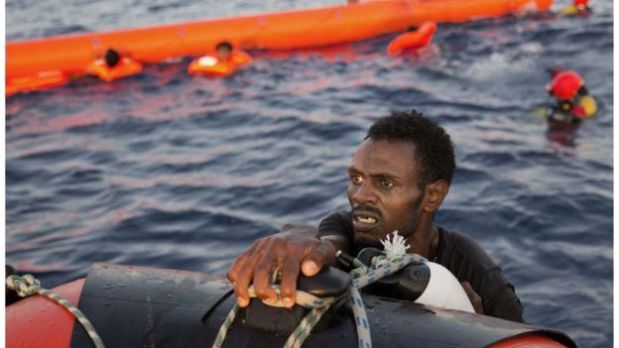 Inmigrante eritreo en un rescate frente a las costas libias. (Foto: AP)
