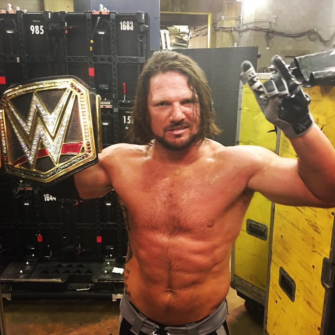 AJ Styles se coronó Campeón Mundial de la WWE tras derrotar a Dean Ambrose en Backlash 2016. (WWE)