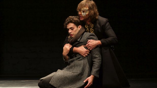 Escena de la puesta de Hamlet en el Teatro Británico, dirigida por Roberto Ángeles. (Foto: Juan Ponce Valenzuela)