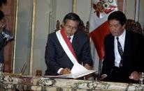 Buscan restituir la firma de Alberto Fujimori en Constitución
